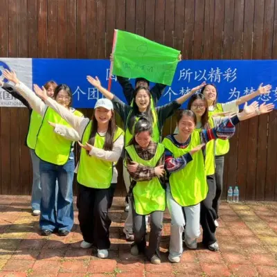 lj elevators green team group photo