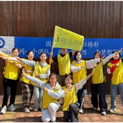 lj elevators yellow team group photo